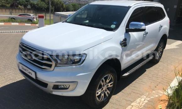 Acheter Occasion Voiture Ford Everest Blanc à Beitbridge, Matabeleland South Acheter Occasion Voiture Ford Everest Blanc à Beitbridge, Matabeleland South