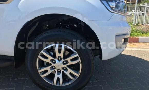 Acheter Occasion Voiture Ford Everest Blanc à Beitbridge, Matabeleland South Acheter Occasion Voiture Ford Everest Blanc à Beitbridge, Matabeleland South