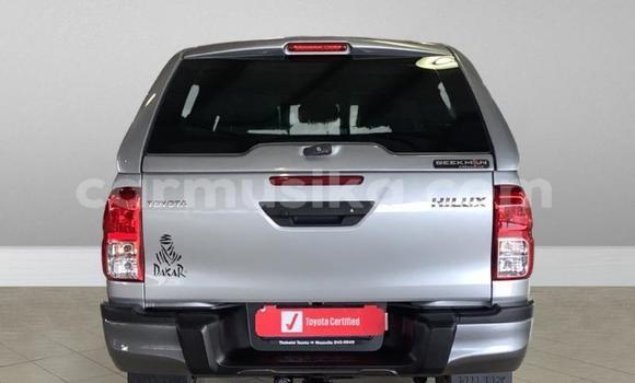 Tenga Tsaru Toyota Hilux Beige Mota in Beitbridge in Matabeleland South Tenga Tsaru Toyota Hilux Beige Mota in Beitbridge in Matabeleland South