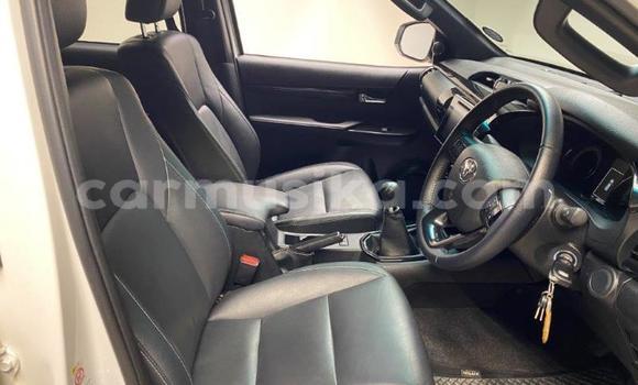 Acheter Occasion Voiture Toyota Hilux Blanc à Beitbridge, Matabeleland South Acheter Occasion Voiture Toyota Hilux Blanc à Beitbridge, Matabeleland South