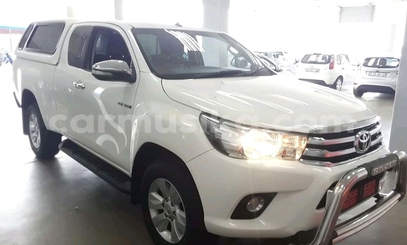 Nunua Ilio tumika Toyota Hilux Nyeupe Gari ndani ya Beitbridge nchini Matabeleland Kusini
