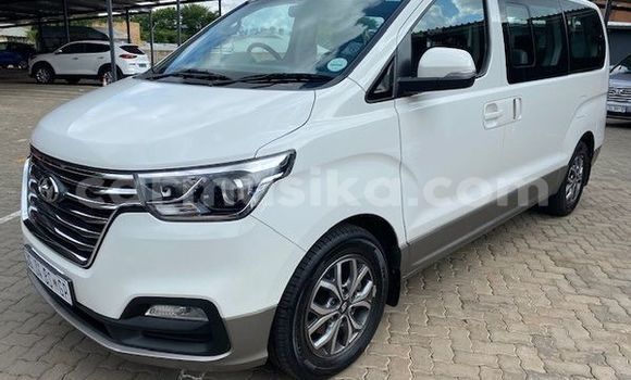Nunua Ilio tumika Hyundai H1 Nyeupe Gari ndani ya Beitbridge nchini Matabeleland Kusini Nunua Ilio tumika Hyundai H1 Nyeupe Gari ndani ya Beitbridge nchini Matabeleland Kusini