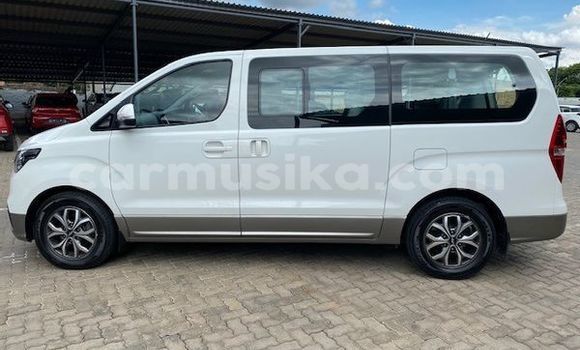 Nunua Ilio tumika Hyundai H1 Nyeupe Gari ndani ya Beitbridge nchini Matabeleland Kusini Nunua Ilio tumika Hyundai H1 Nyeupe Gari ndani ya Beitbridge nchini Matabeleland Kusini