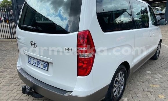 Nunua Ilio tumika Hyundai H1 Nyeupe Gari ndani ya Beitbridge nchini Matabeleland Kusini Nunua Ilio tumika Hyundai H1 Nyeupe Gari ndani ya Beitbridge nchini Matabeleland Kusini