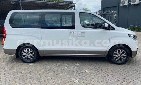 Nunua Ilio tumika Hyundai H1 Nyeupe Gari ndani ya Beitbridge nchini Matabeleland Kusini Nunua Ilio tumika Hyundai H1 Nyeupe Gari ndani ya Beitbridge nchini Matabeleland Kusini