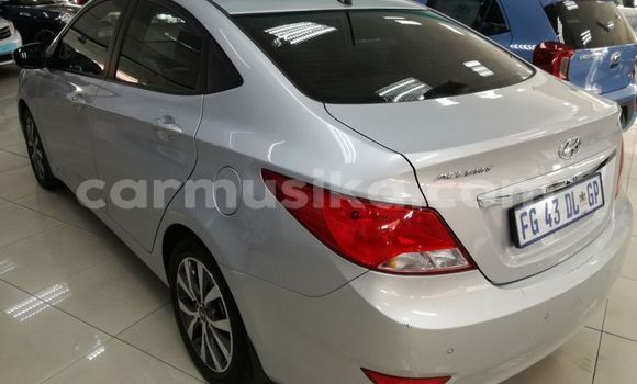 Nunua Ilio tumika Hyundai Accent Fedha Gari ndani ya Beitbridge nchini Matabeleland Kusini Nunua Ilio tumika Hyundai Accent Fedha Gari ndani ya Beitbridge nchini Matabeleland Kusini