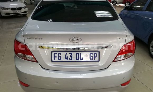 Nunua Ilio tumika Hyundai Accent Fedha Gari ndani ya Beitbridge nchini Matabeleland Kusini Nunua Ilio tumika Hyundai Accent Fedha Gari ndani ya Beitbridge nchini Matabeleland Kusini