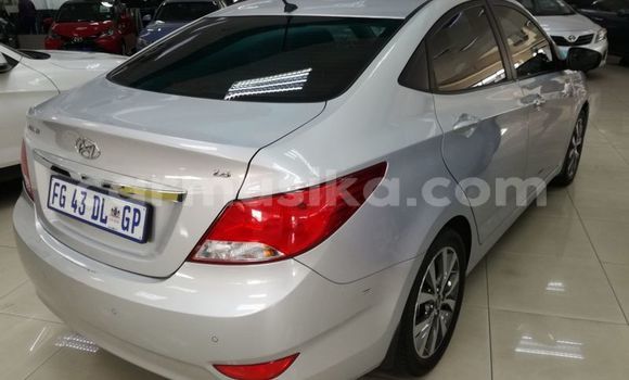 Nunua Ilio tumika Hyundai Accent Fedha Gari ndani ya Beitbridge nchini Matabeleland Kusini Nunua Ilio tumika Hyundai Accent Fedha Gari ndani ya Beitbridge nchini Matabeleland Kusini