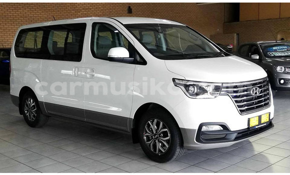 Buy Used Hyundai H1 White Car in Beitbridge in Matabeleland South Buy Used Hyundai H1 White Car in Beitbridge in Matabeleland South