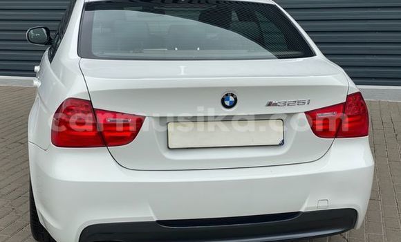 Nunua Ilio tumika BMW 3200 Nyeupe Gari ndani ya Beitbridge nchini Matabeleland Kusini