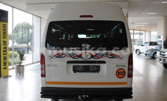 Buy Used Toyota Hiace White Car in Beitbridge in Matabeleland South Buy Used Toyota Hiace White Car in Beitbridge in Matabeleland South