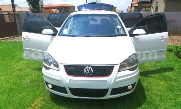 Nunua Ilio tumika Volkswagen Polo Nyeupe Gari ndani ya Beitbridge nchini Matabeleland Kusini