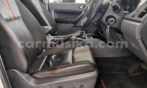 Nunua Ilio tumika Land Rover Range Rover Velar Fedha Gari ndani ya Beitbridge nchini Matabeleland Kusini Nunua Ilio tumika Land Rover Range Rover Velar Fedha Gari ndani ya Beitbridge nchini Matabeleland Kusini