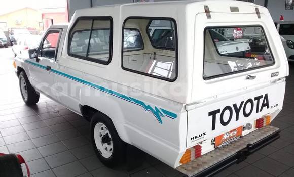 Tenga Tsaru Toyota Hilux Zvimwe Mota in Beitbridge in Matabeleland South Tenga Tsaru Toyota Hilux Zvimwe Mota in Beitbridge in Matabeleland South