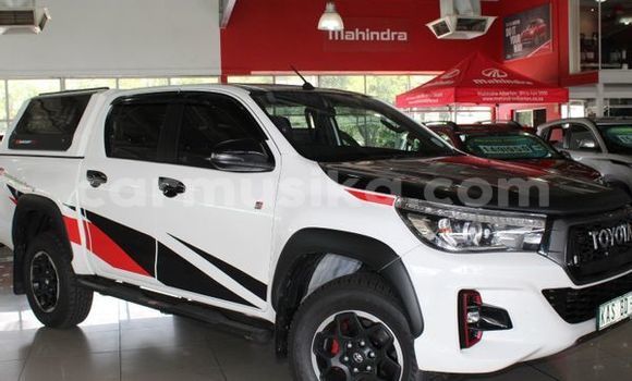 Buy Used Toyota Hilux White Car in Beitbridge in Matabeleland South