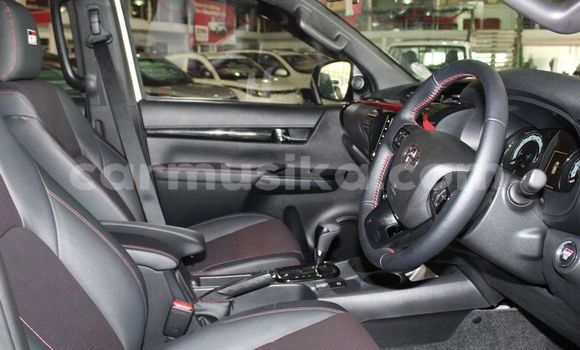 Buy Used Toyota Hilux White Car in Beitbridge in Matabeleland South Buy Used Toyota Hilux White Car in Beitbridge in Matabeleland South