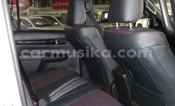 Buy Used Toyota Hilux White Car in Beitbridge in Matabeleland South Buy Used Toyota Hilux White Car in Beitbridge in Matabeleland South