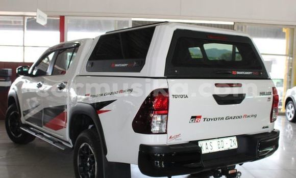Buy Used Toyota Hilux White Car in Beitbridge in Matabeleland South Buy Used Toyota Hilux White Car in Beitbridge in Matabeleland South
