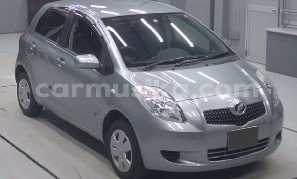 Nunua Ilio tumika Toyota Vitz Fedha Gari ndani ya Beitbridge nchini Matabeleland Kusini Nunua Ilio tumika Toyota Vitz Fedha Gari ndani ya Beitbridge nchini Matabeleland Kusini