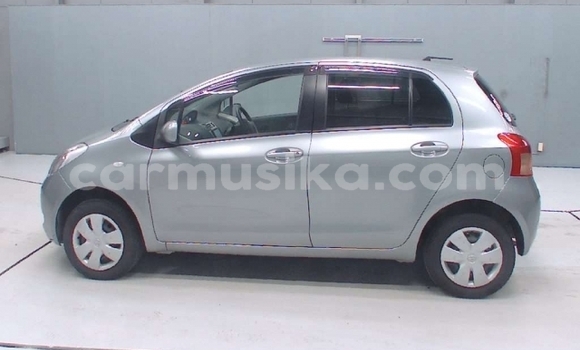 Nunua Ilio tumika Toyota Vitz Fedha Gari ndani ya Beitbridge nchini Matabeleland Kusini Nunua Ilio tumika Toyota Vitz Fedha Gari ndani ya Beitbridge nchini Matabeleland Kusini