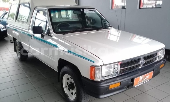 Tenga Tsaru Toyota Hilux Zvimwe Mota in Beitbridge in Matabeleland South Tenga Tsaru Toyota Hilux Zvimwe Mota in Beitbridge in Matabeleland South