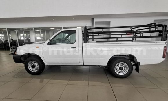 Buy Used Nissan NP 300 Silver Car in Beitbridge in Matabeleland South Buy Used Nissan NP 300 Silver Car in Beitbridge in Matabeleland South