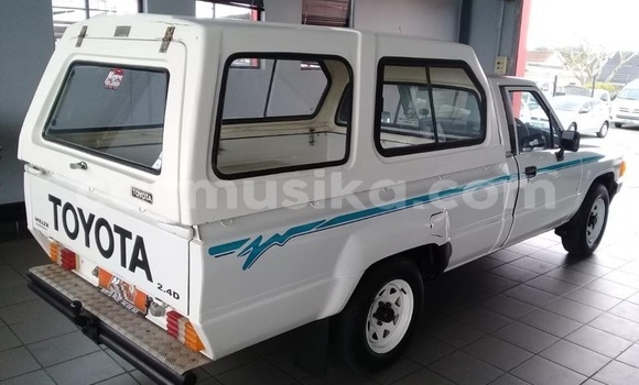 Tenga Tsaru Toyota Hilux Zvimwe Mota in Beitbridge in Matabeleland South Tenga Tsaru Toyota Hilux Zvimwe Mota in Beitbridge in Matabeleland South