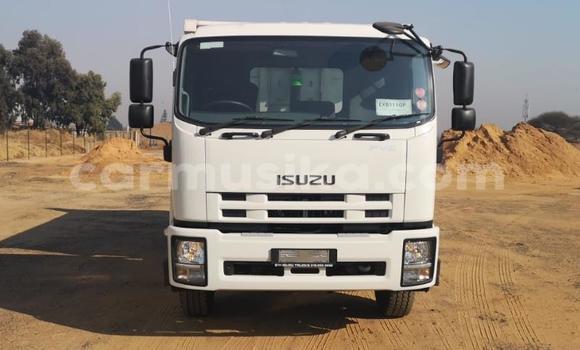 Nunua Ilio tumika Isuzu FTR 850 Nyeupe Lori ndani ya Beitbridge nchini Matabeleland Kusini