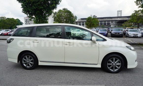 Acheter Occasion Voiture Toyota Wish Blanc à Beitbridge, Matabeleland South Acheter Occasion Voiture Toyota Wish Blanc à Beitbridge, Matabeleland South