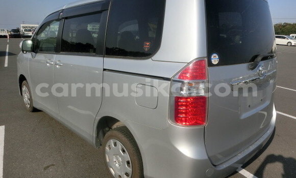 Nunua Ilio tumika Toyota Noah Fedha Gari ndani ya Beitbridge nchini Matabeleland Kusini Nunua Ilio tumika Toyota Noah Fedha Gari ndani ya Beitbridge nchini Matabeleland Kusini