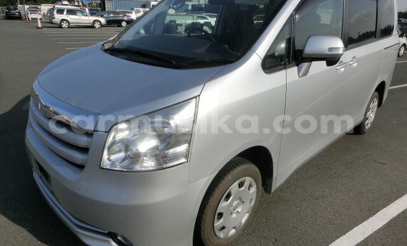 Nunua Ilio tumika Toyota Noah Fedha Gari ndani ya Beitbridge nchini Matabeleland Kusini Nunua Ilio tumika Toyota Noah Fedha Gari ndani ya Beitbridge nchini Matabeleland Kusini