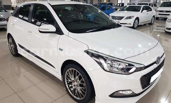 Buy Used Hyundai i20 White Car in Beitbridge in Matabeleland South Buy Used Hyundai i20 White Car in Beitbridge in Matabeleland South