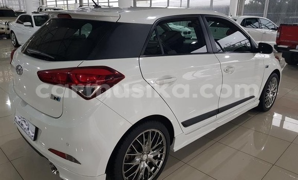 Buy Used Hyundai i20 White Car in Beitbridge in Matabeleland South Buy Used Hyundai i20 White Car in Beitbridge in Matabeleland South
