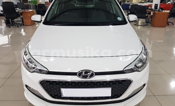Buy Used Hyundai i20 White Car in Beitbridge in Matabeleland South Buy Used Hyundai i20 White Car in Beitbridge in Matabeleland South