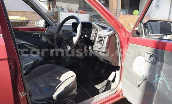 Acheter Occasion Voiture Mazda 323 Rouge à Beitbridge, Matabeleland South Acheter Occasion Voiture Mazda 323 Rouge à Beitbridge, Matabeleland South