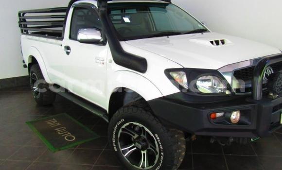 Nunua Ilio tumika Toyota Hilux Nyeupe Gari ndani ya Beitbridge nchini Matabeleland Kusini