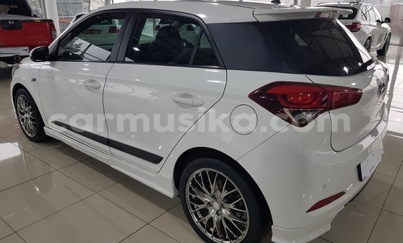 Buy Used Hyundai i20 White Car in Beitbridge in Matabeleland South Buy Used Hyundai i20 White Car in Beitbridge in Matabeleland South
