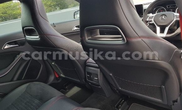 Nunua Ilio tumika Mercedes‒Benz C-klasse AMG Fedha Gari ndani ya Beitbridge nchini Matabeleland Kusini Nunua Ilio tumika Mercedes‒Benz C-klasse AMG Fedha Gari ndani ya Beitbridge nchini Matabeleland Kusini