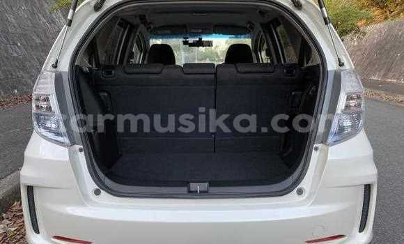 Acheter Occasion Voiture Honda Fit Blanc à Beitbridge, Matabeleland South Acheter Occasion Voiture Honda Fit Blanc à Beitbridge, Matabeleland South