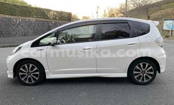 Acheter Occasion Voiture Honda Fit Blanc à Beitbridge, Matabeleland South Acheter Occasion Voiture Honda Fit Blanc à Beitbridge, Matabeleland South