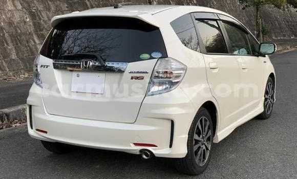 Acheter Occasion Voiture Honda Fit Blanc à Beitbridge, Matabeleland South Acheter Occasion Voiture Honda Fit Blanc à Beitbridge, Matabeleland South