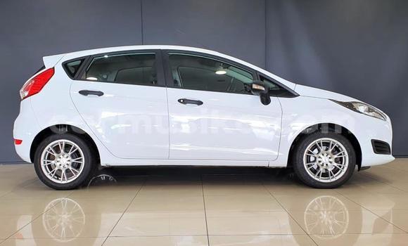 Acheter Occasion Voiture Ford Fiesta Blanc à Beitbridge, Matabeleland South Acheter Occasion Voiture Ford Fiesta Blanc à Beitbridge, Matabeleland South