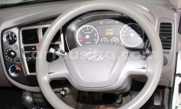 Buy Used Hyundai H200 White Car in Beitbridge in Matabeleland South Buy Used Hyundai H200 White Car in Beitbridge in Matabeleland South