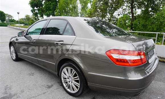 Acheter Occasion Voiture Mercedes‒Benz E–Class Beige à Beitbridge, Matabeleland South Acheter Occasion Voiture Mercedes‒Benz E–Class Beige à Beitbridge, Matabeleland South