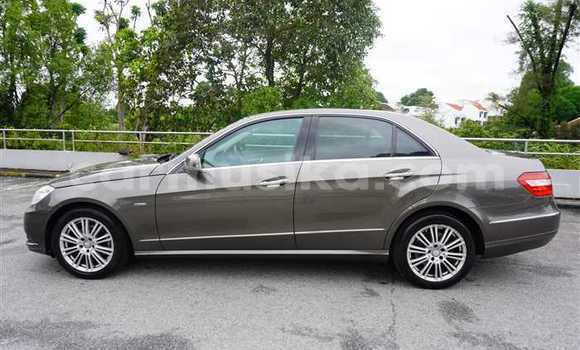 Acheter Occasion Voiture Mercedes‒Benz E–Class Beige à Beitbridge, Matabeleland South Acheter Occasion Voiture Mercedes‒Benz E–Class Beige à Beitbridge, Matabeleland South