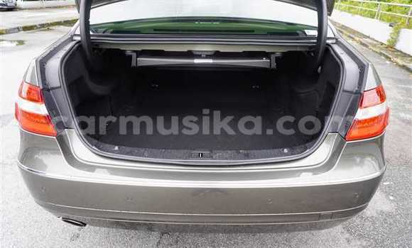 Acheter Occasion Voiture Mercedes‒Benz E–Class Beige à Beitbridge, Matabeleland South Acheter Occasion Voiture Mercedes‒Benz E–Class Beige à Beitbridge, Matabeleland South