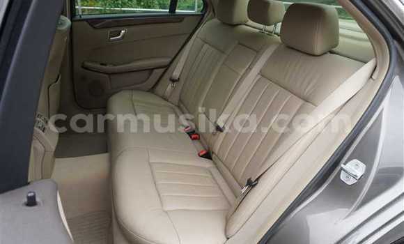 Acheter Occasion Voiture Mercedes‒Benz E–Class Beige à Beitbridge, Matabeleland South Acheter Occasion Voiture Mercedes‒Benz E–Class Beige à Beitbridge, Matabeleland South