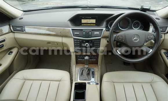 Acheter Occasion Voiture Mercedes‒Benz E–Class Beige à Beitbridge, Matabeleland South Acheter Occasion Voiture Mercedes‒Benz E–Class Beige à Beitbridge, Matabeleland South