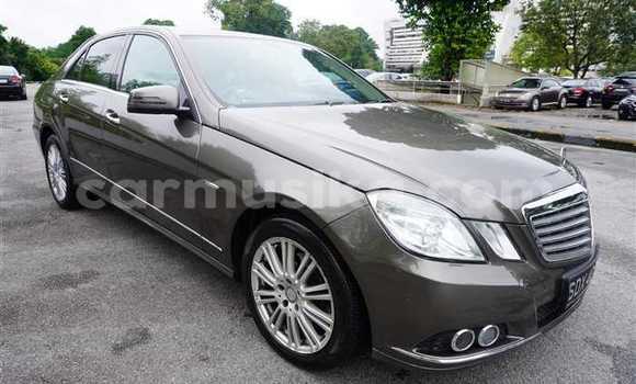 Acheter Occasion Voiture Mercedes‒Benz E–Class Beige à Beitbridge, Matabeleland South Acheter Occasion Voiture Mercedes‒Benz E–Class Beige à Beitbridge, Matabeleland South