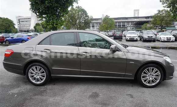 Acheter Occasion Voiture Mercedes‒Benz E–Class Beige à Beitbridge, Matabeleland South Acheter Occasion Voiture Mercedes‒Benz E–Class Beige à Beitbridge, Matabeleland South